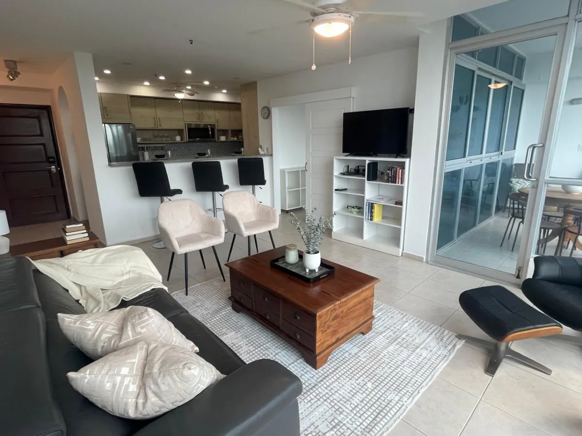 Apartamento de 2 habitaciones en PH Coronado Bay lado del amanecer