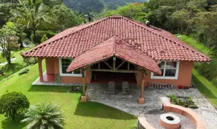 Spacious Home for Sale in Altos del Maria with Pan
