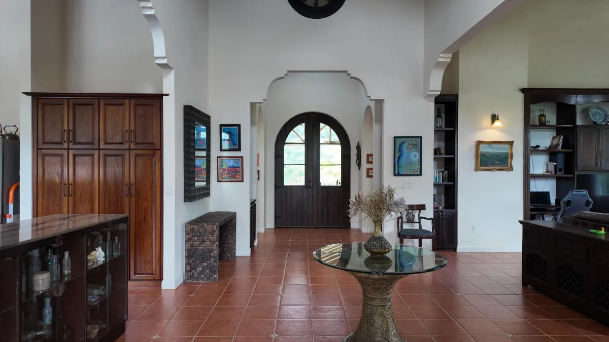 Spacious Home for Sale in Altos del Maria with Pan