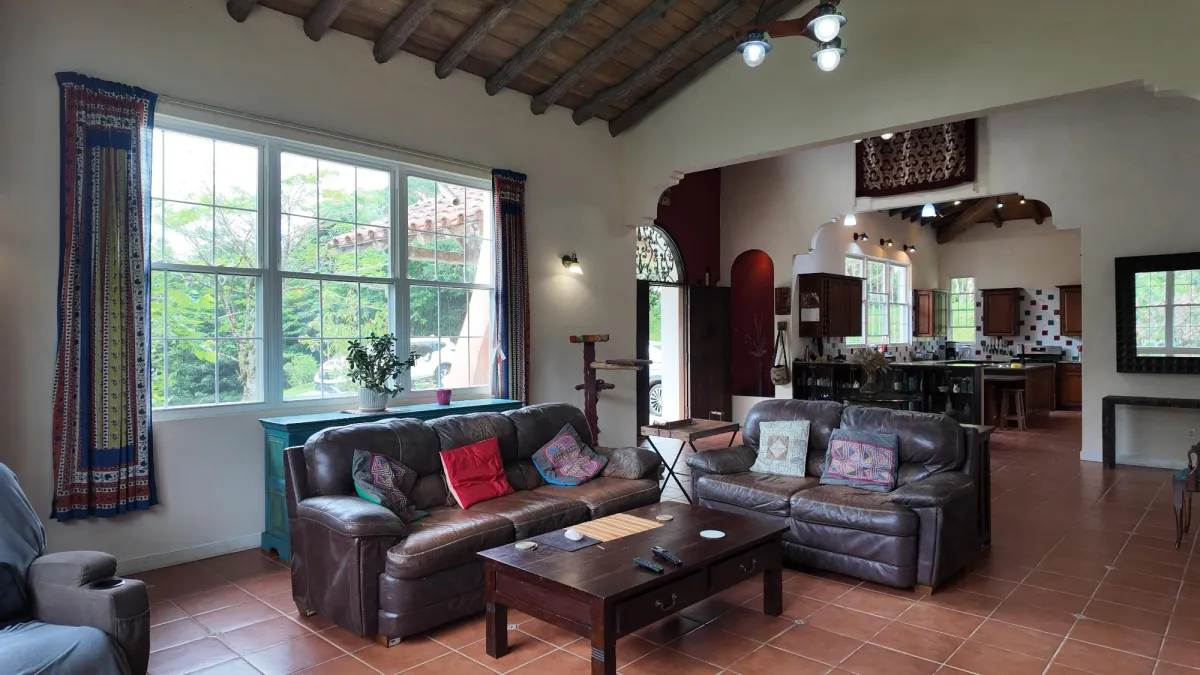 Spacious Home for Sale in Altos del Maria with Pan