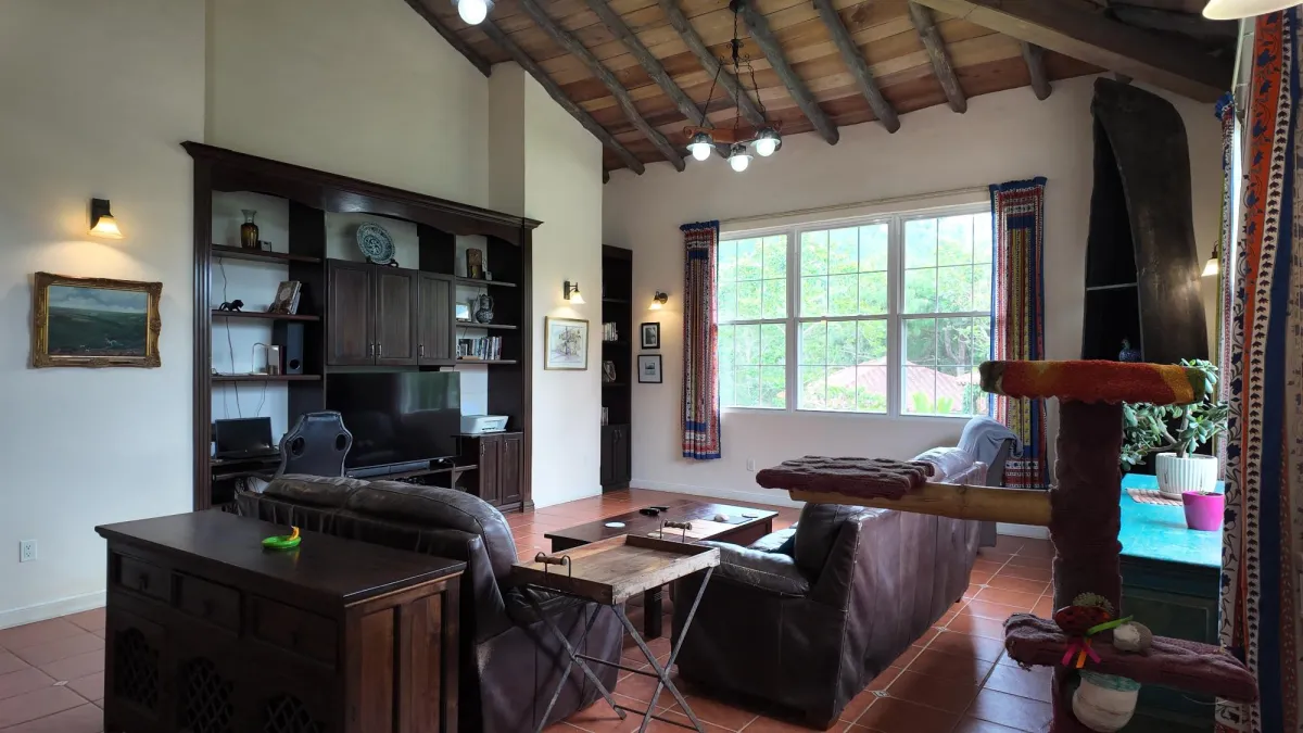 Spacious Home for Sale in Altos del Maria with Pan