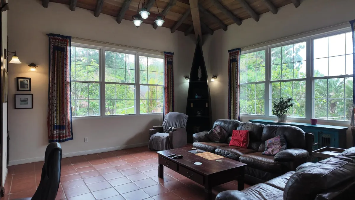 Spacious Home for Sale in Altos del Maria with Pan