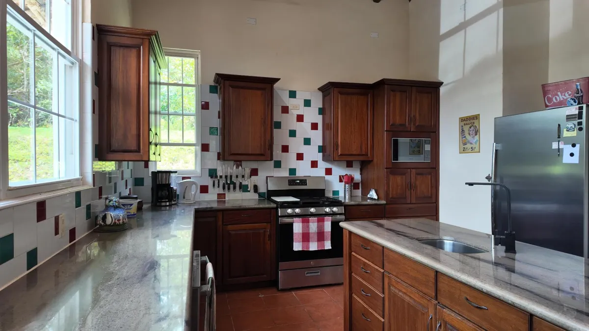 Spacious Home for Sale in Altos del Maria with Pan