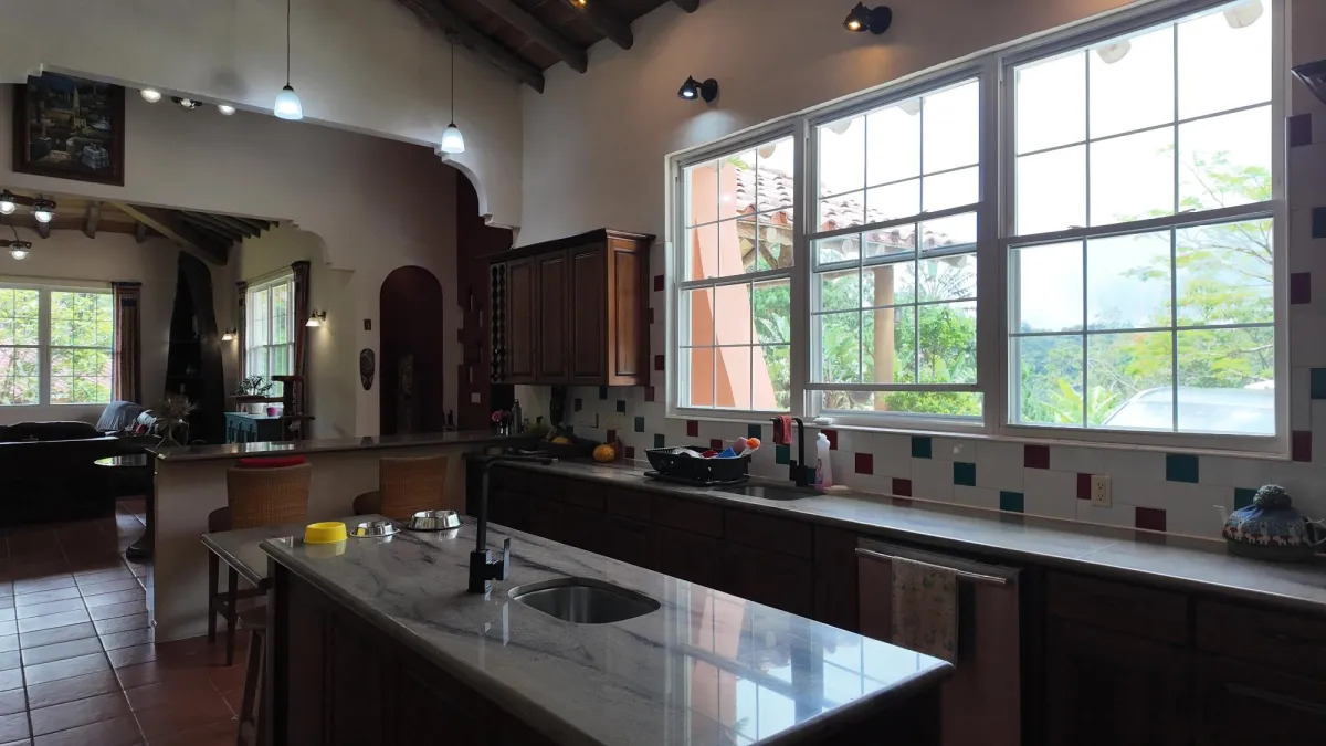 Spacious Home for Sale in Altos del Maria with Pan