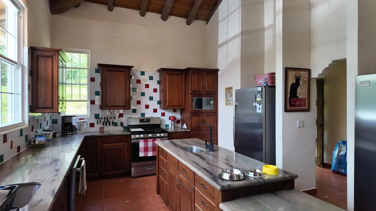 Spacious Home for Sale in Altos del Maria with Pan