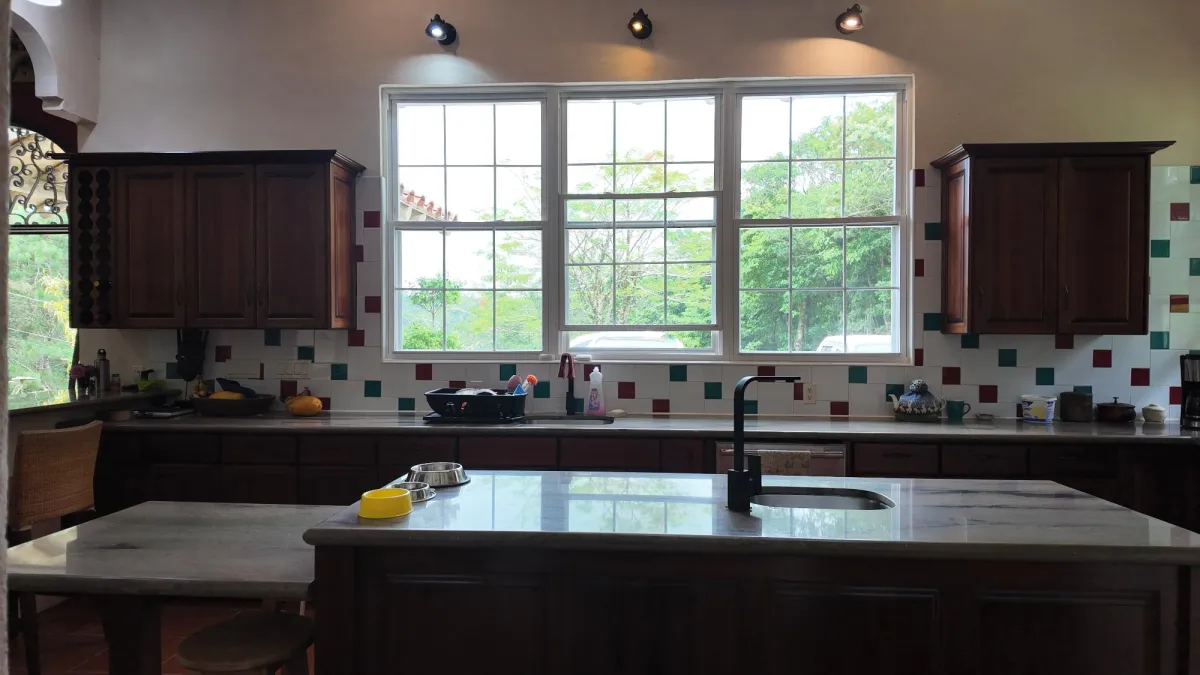 Spacious Home for Sale in Altos del Maria with Pan