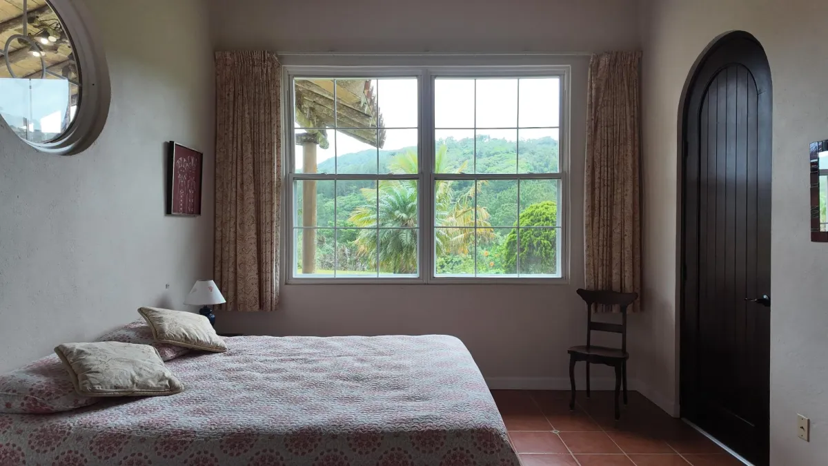 Spacious Home for Sale in Altos del Maria with Pan