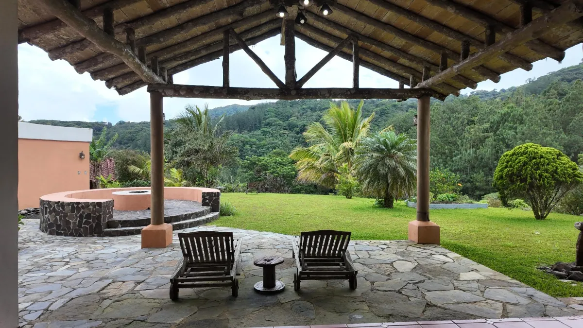 Spacious Home for Sale in Altos del Maria with Pan