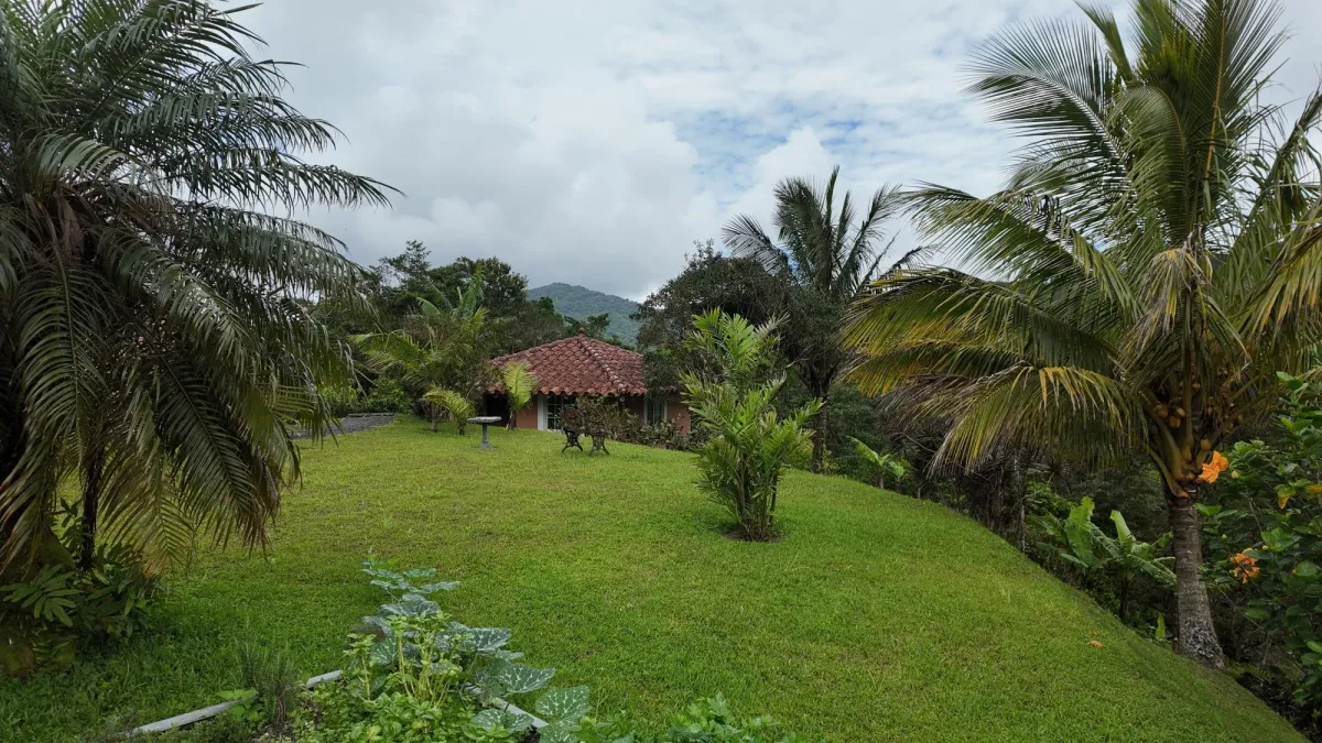 Spacious Home for Sale in Altos del Maria with Pan
