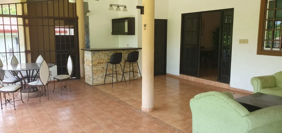 House for rent in Villa Natalia David