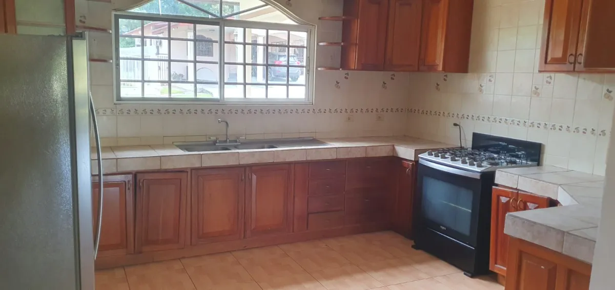 House for rent in Villa Natalia David