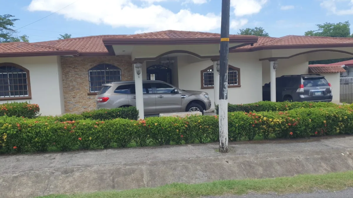 House for rent in Villa Natalia David