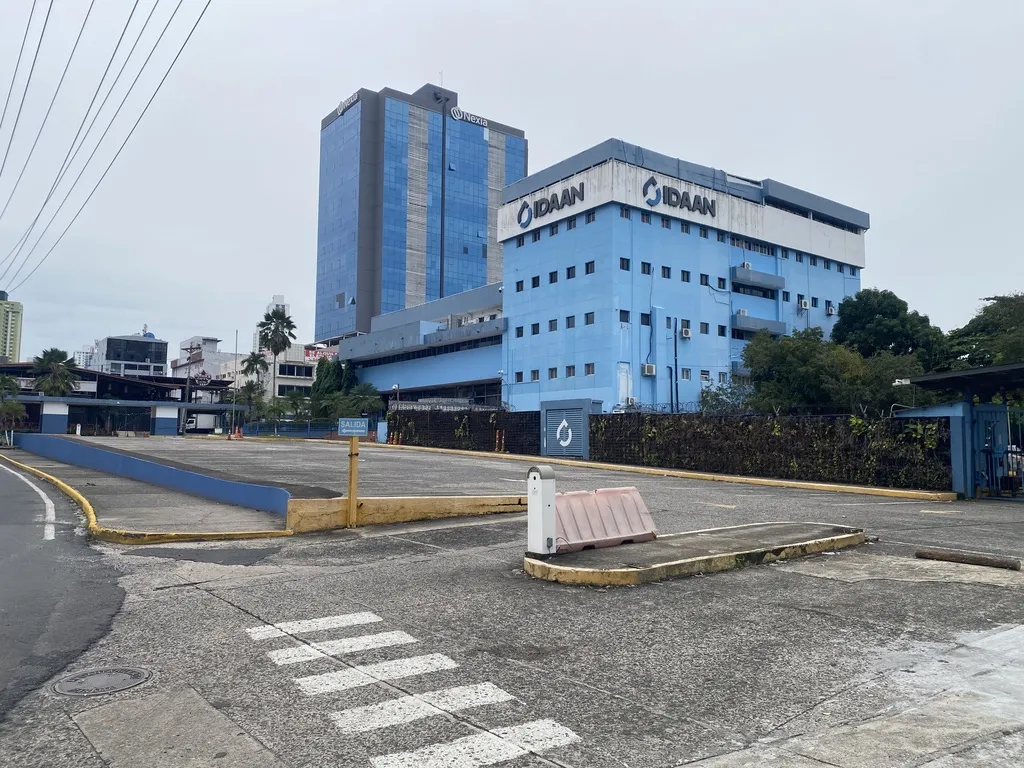 Espace commercial à Via Porras à louer