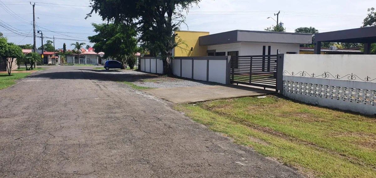 House for rent in Lassonde David