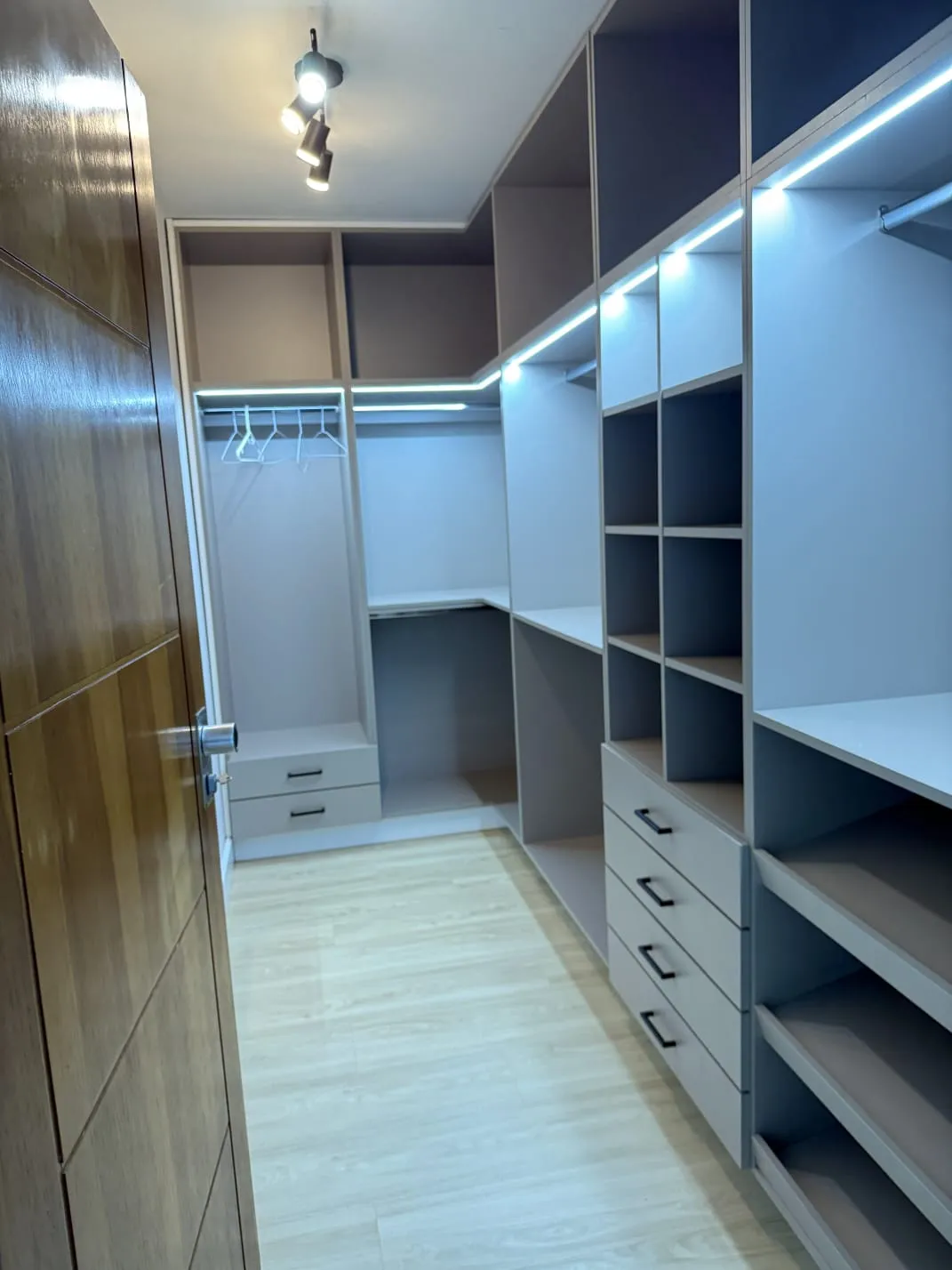 Apartment for Rent in Costa Del Este: 172 square meters, 3.5 bedrooms, 3.5 bathrooms, 2 parking spaces