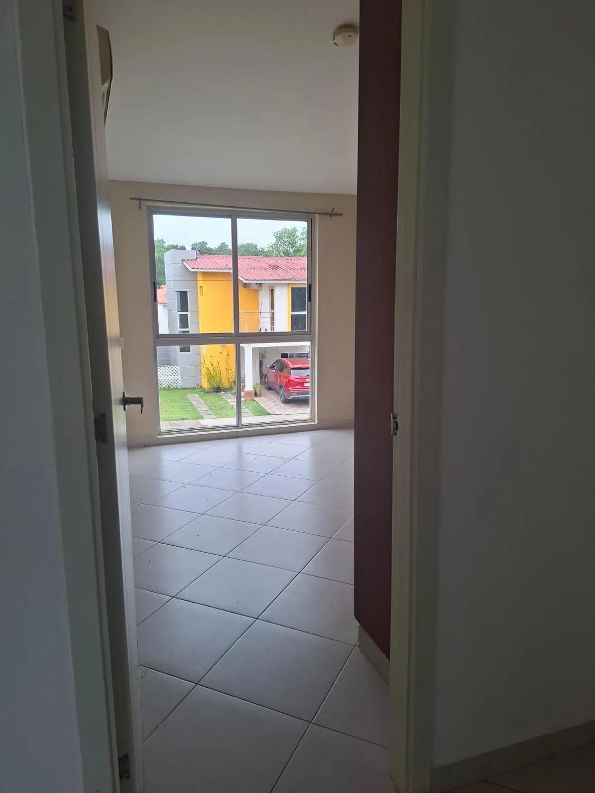 Bank selling house in PH Santillana, Arraiján Cab