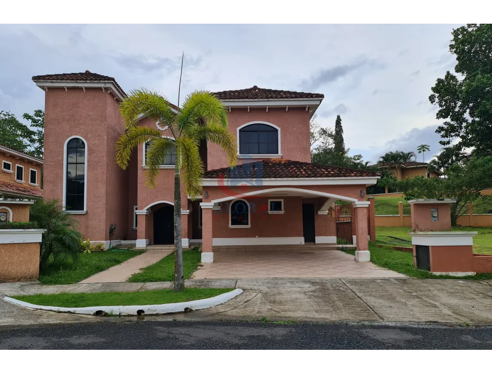Villa à Llanos de Curundu à vendre