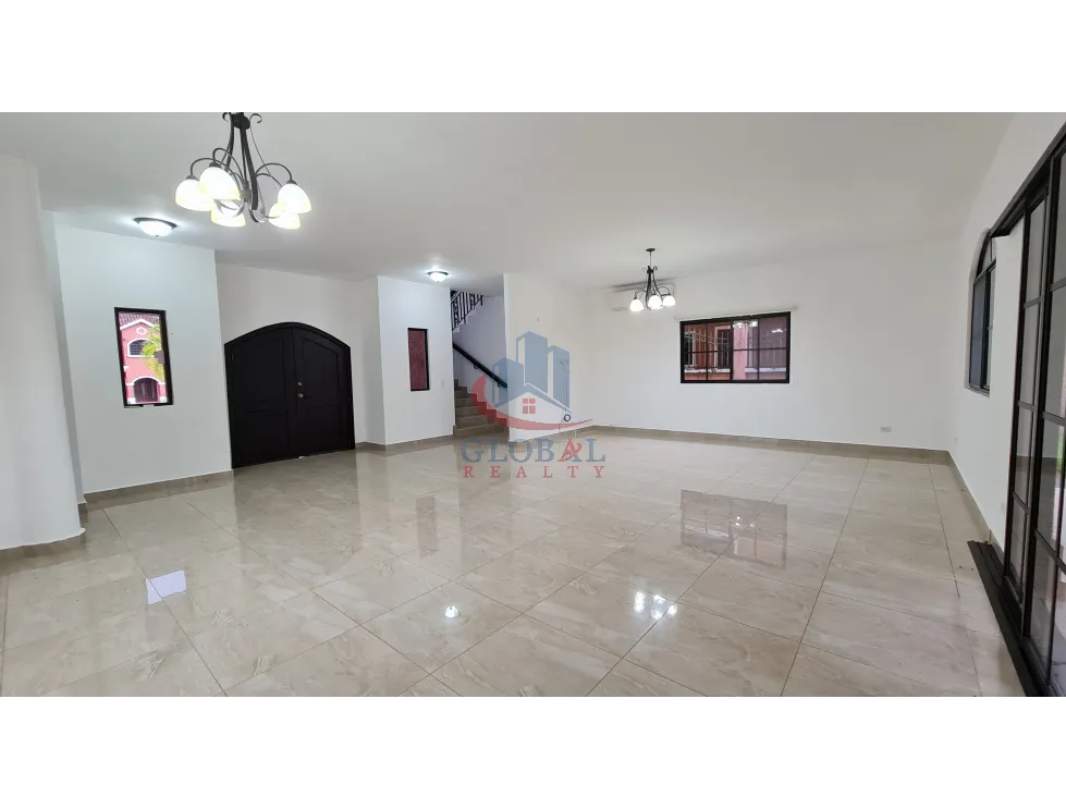 Villa à Llanos de Curundu à vendre