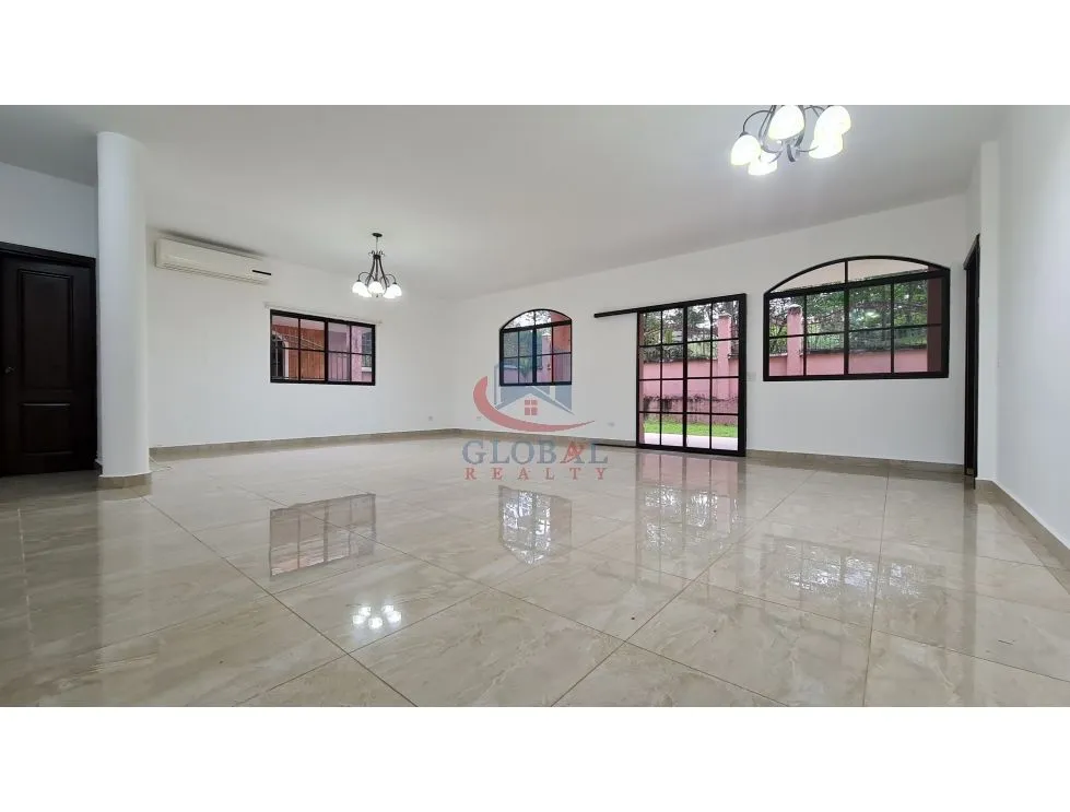 Villa à Llanos de Curundu à vendre