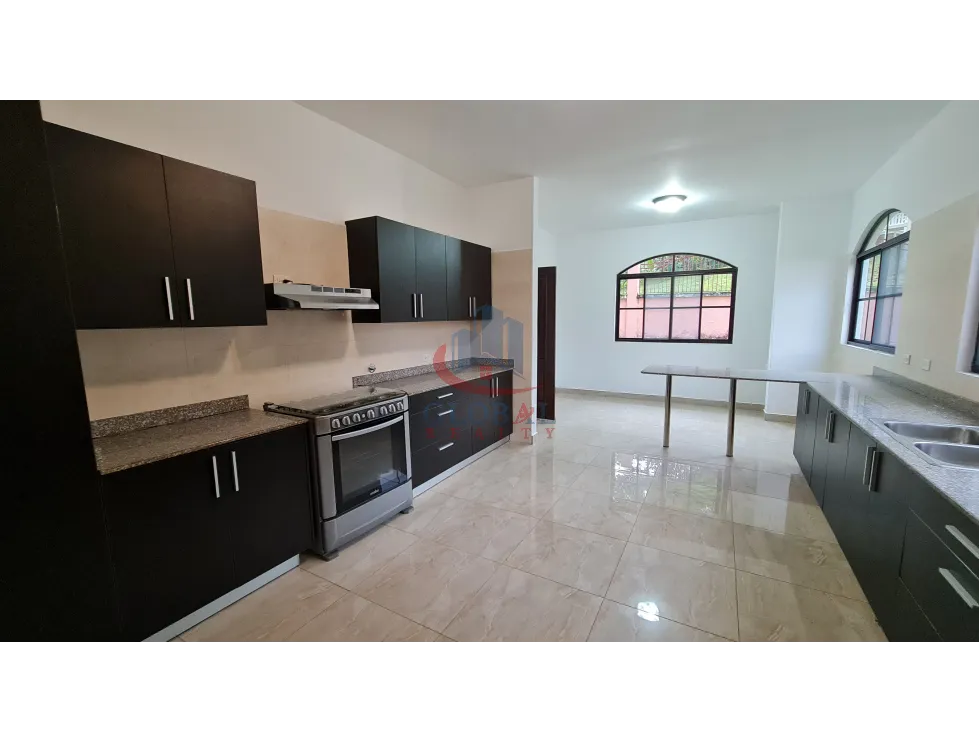 Villa à Llanos de Curundu à vendre