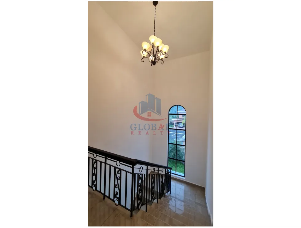 Villa à Llanos de Curundu à vendre