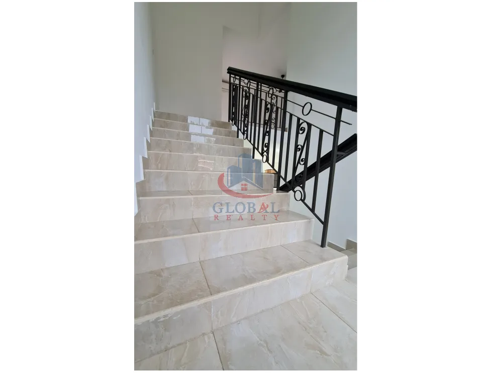 Villa à Llanos de Curundu à vendre