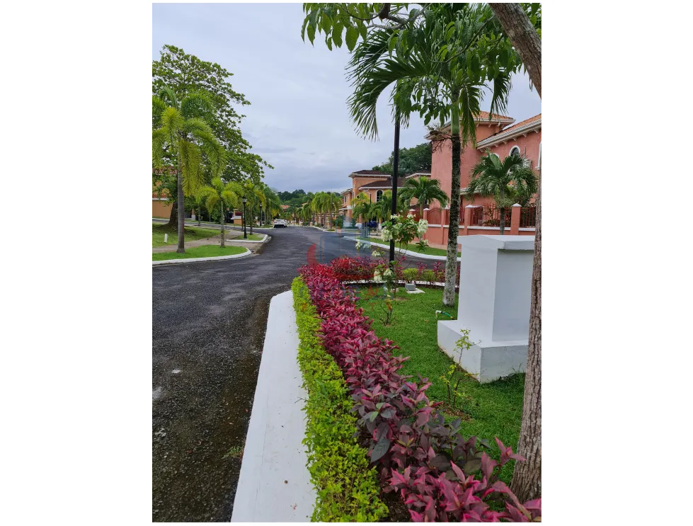 Villa à Llanos de Curundu à vendre