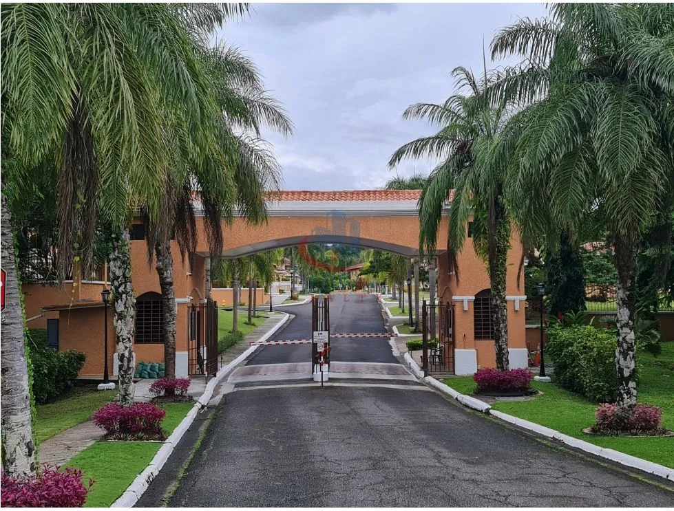 Villa à Llanos de Curundu à vendre