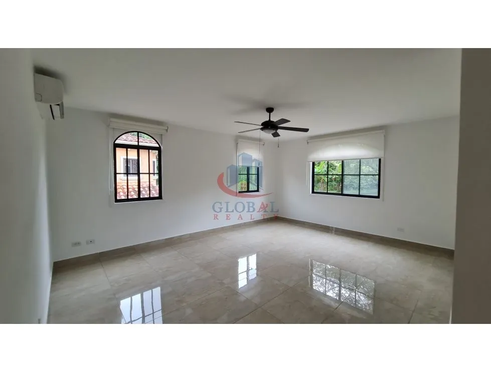 Villa à Llanos de Curundu à vendre