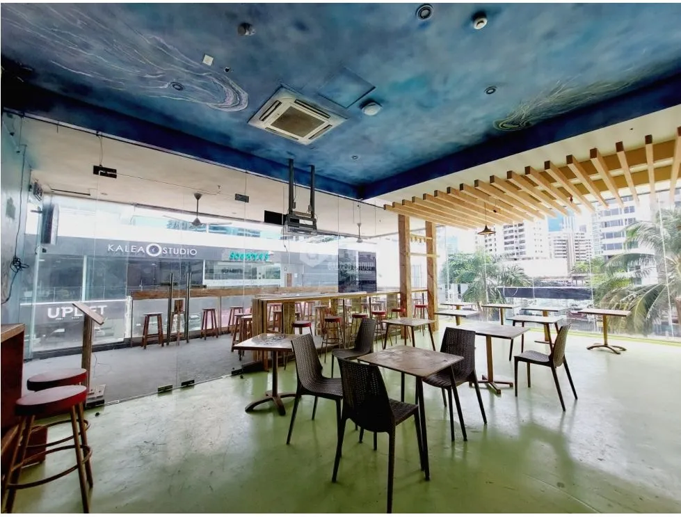 Avenida Balboa / Commercial Space / Balboa Boutiques / 111m² / Corner Unit