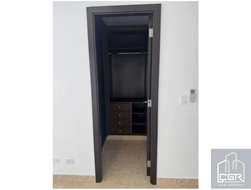 Venta o Alquiler de Apartamento con Línea Blanca en Costa del Este