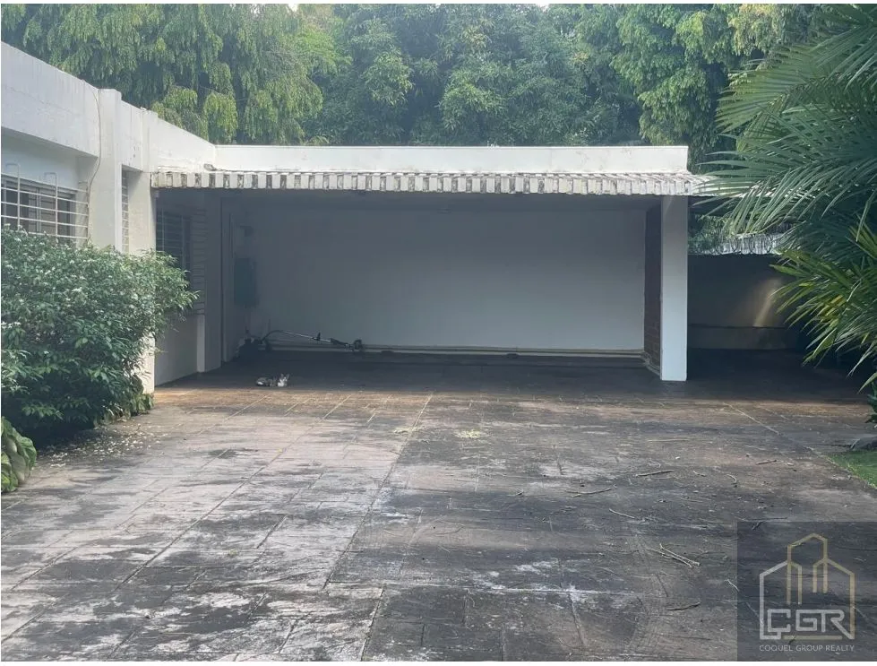 Corner House for Sale - 1,784.50 m² of Land in Obarrio, Panama