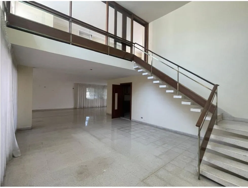 Corner House for Sale - 1,784.50 m² of Land in Obarrio, Panama