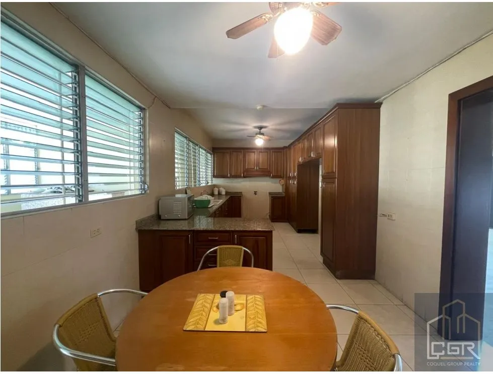 Corner House for Sale - 1,784.50 m² of Land in Obarrio, Panama