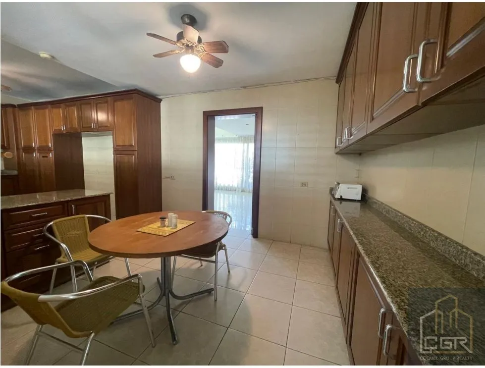 Corner House for Sale - 1,784.50 m² of Land in Obarrio, Panama