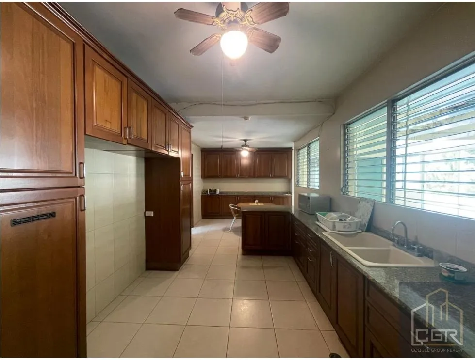 Corner House for Sale - 1,784.50 m² of Land in Obarrio, Panama