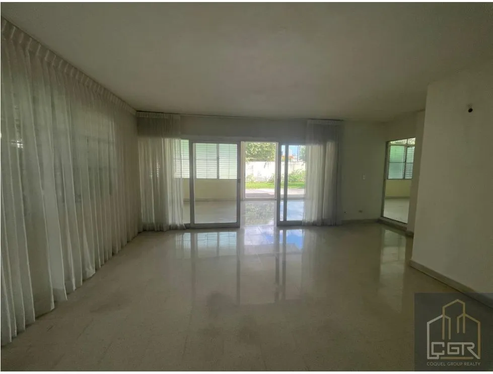 Corner House for Sale - 1,784.50 m² of Land in Obarrio, Panama