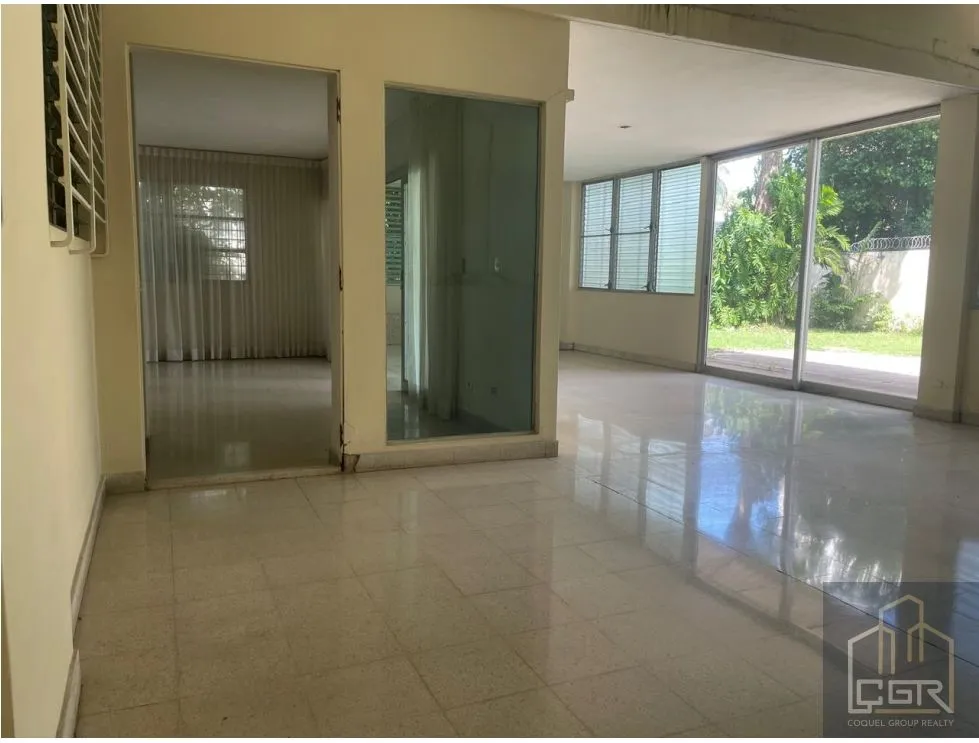 Corner House for Sale - 1,784.50 m² of Land in Obarrio, Panama