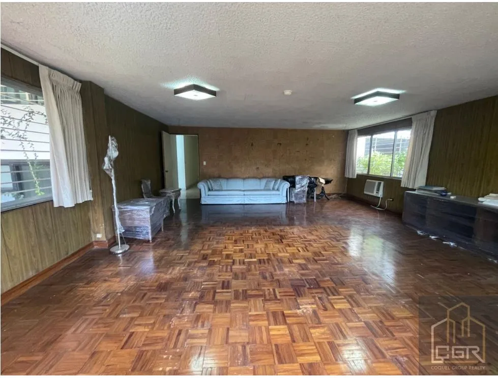 Corner House for Sale - 1,784.50 m² of Land in Obarrio, Panama