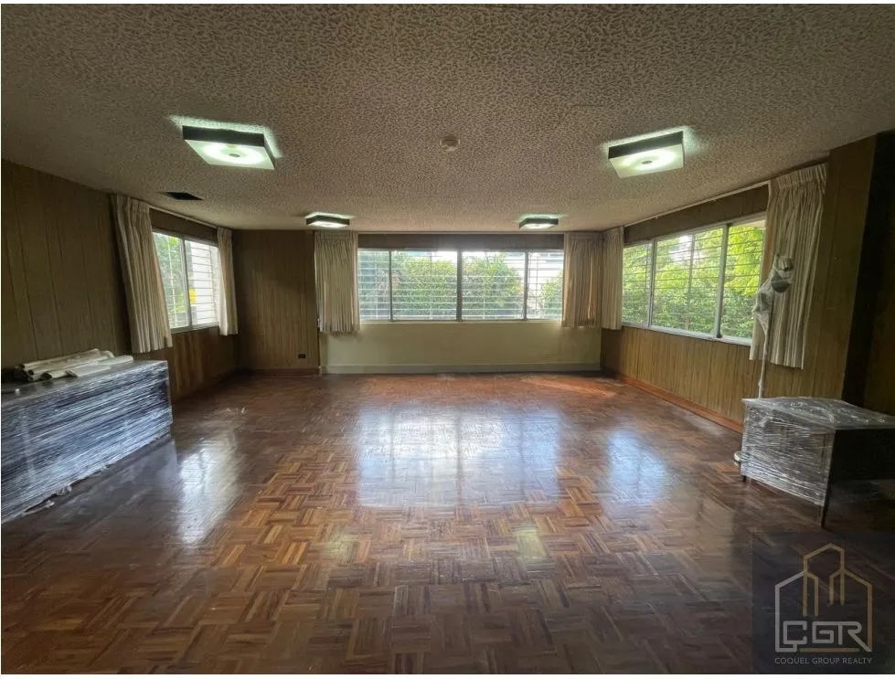 Corner House for Sale - 1,784.50 m² of Land in Obarrio, Panama