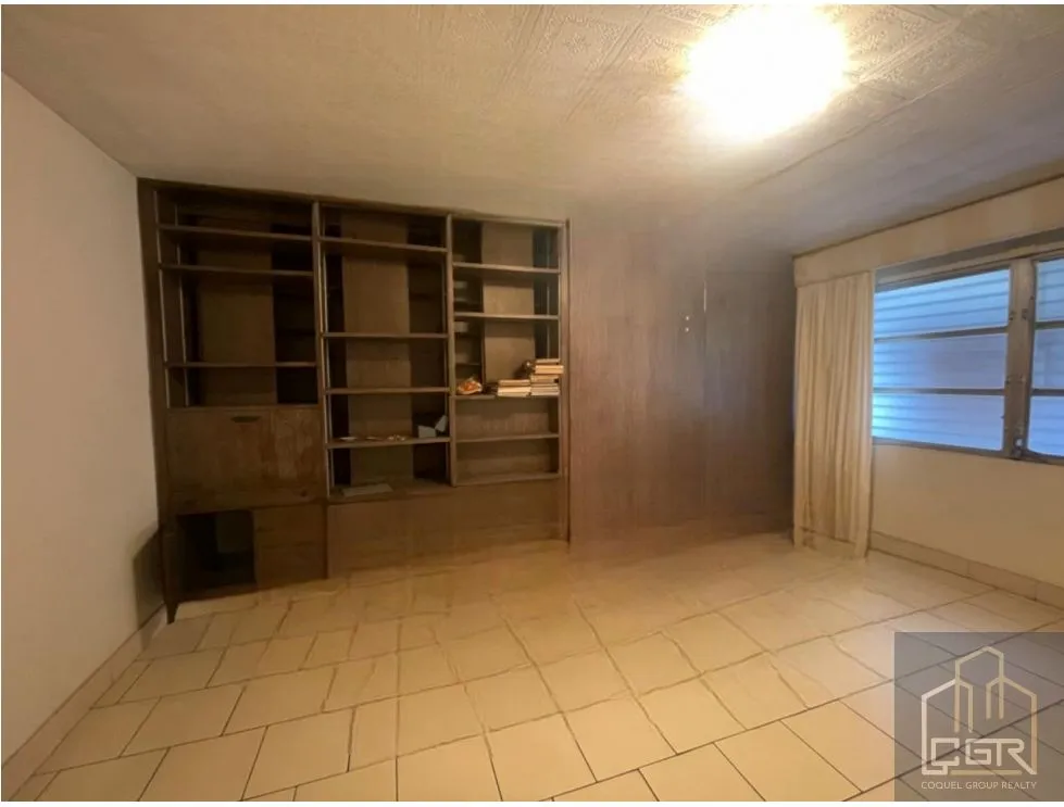 Corner House for Sale - 1,784.50 m² of Land in Obarrio, Panama
