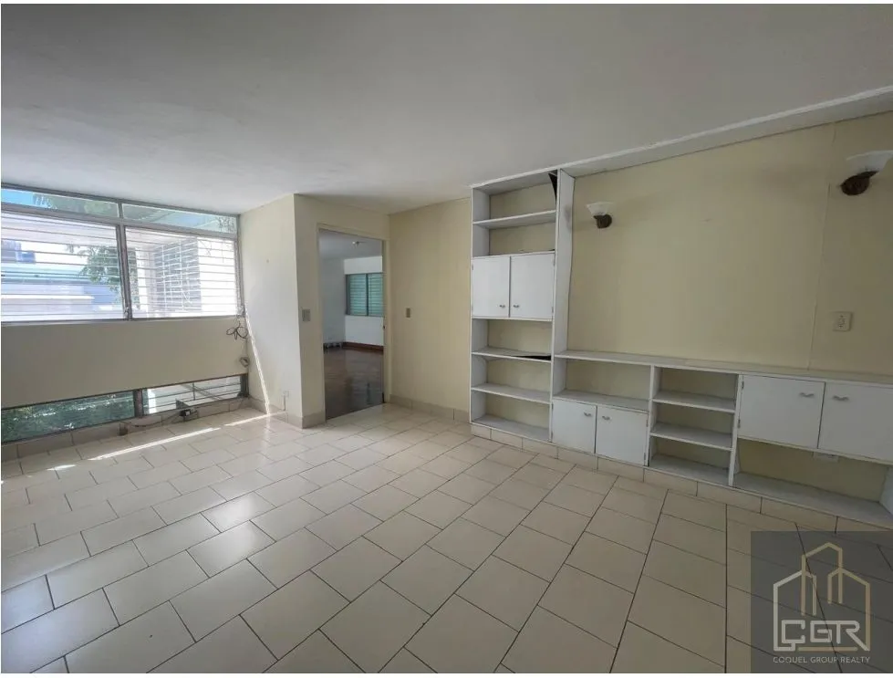 Corner House for Sale - 1,784.50 m² of Land in Obarrio, Panama
