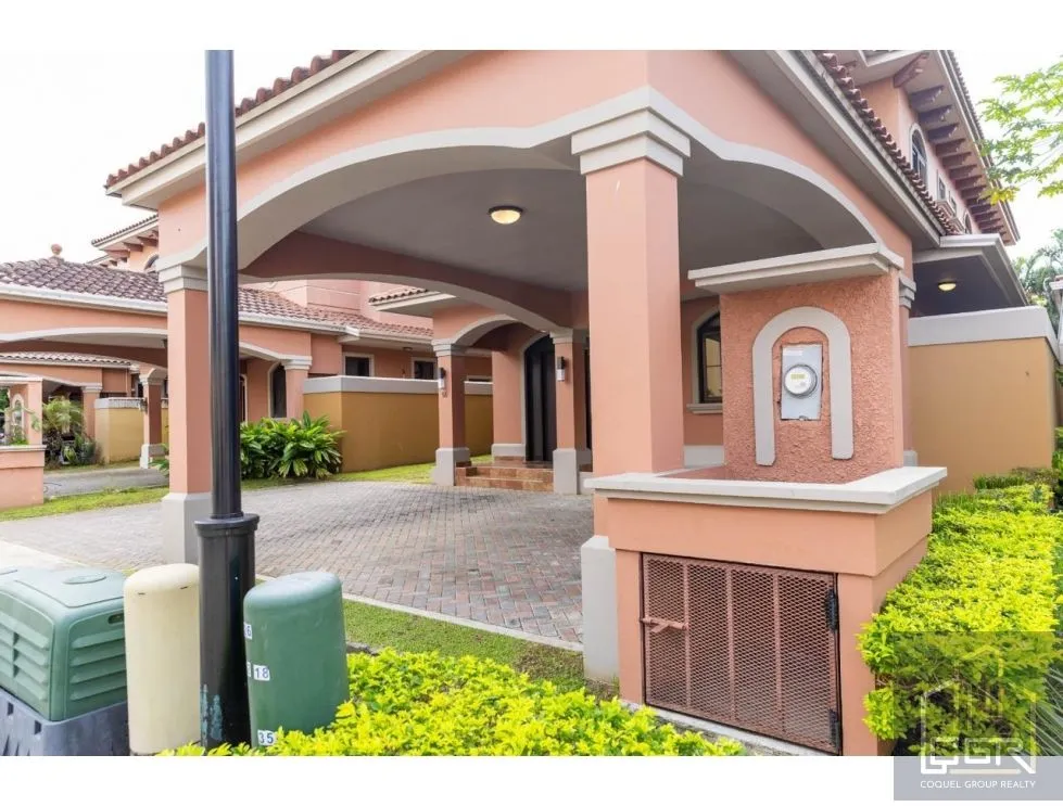 Single Family House for sale in Costa Sur