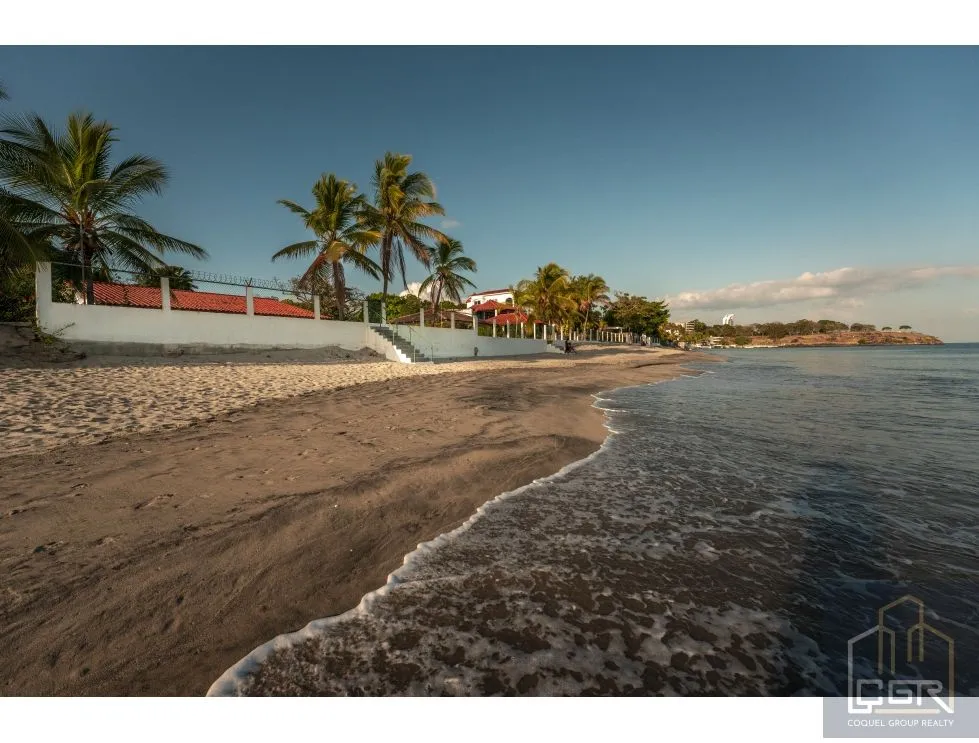 Beachfront House for Sale in Playa Blanca - Farallón - Panama