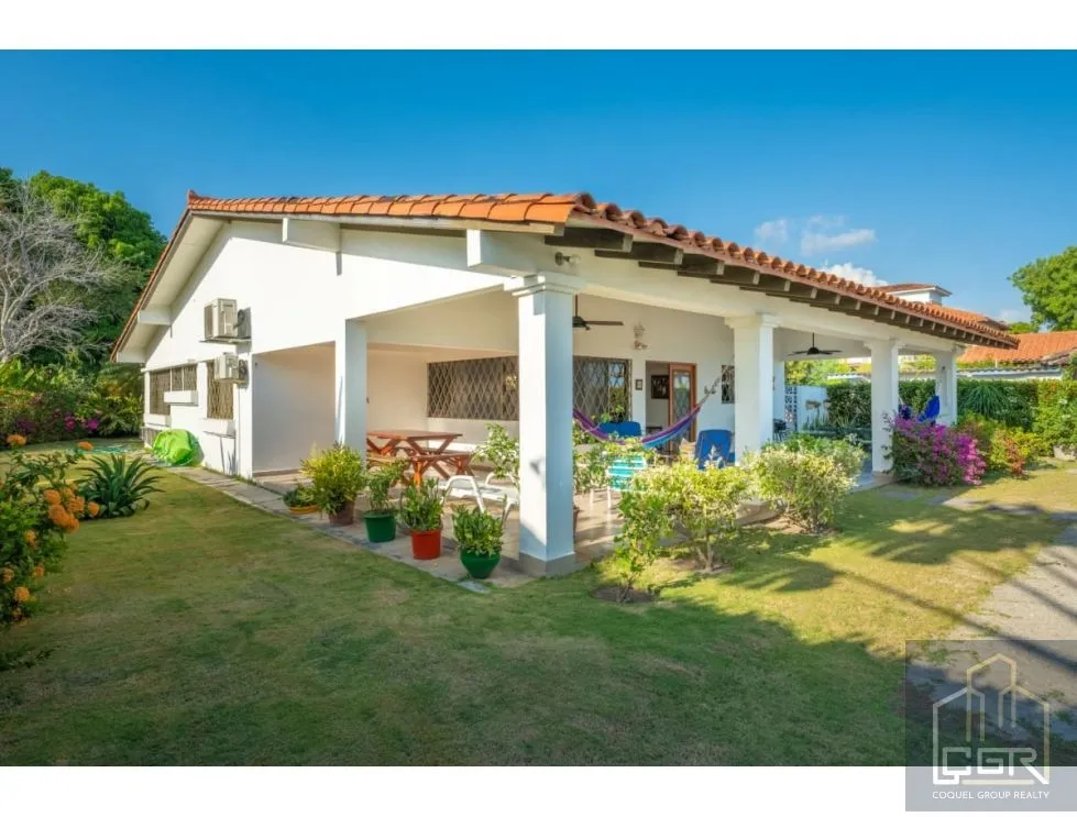 Beachfront House for Sale in Playa Blanca - Farallón - Panama