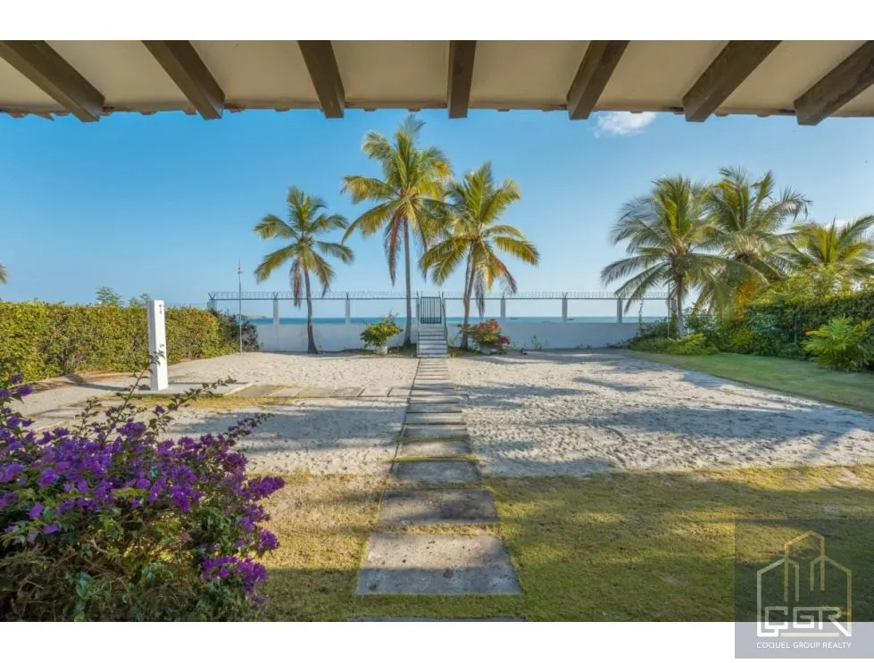 Beachfront House for Sale in Playa Blanca - Farallón - Panama