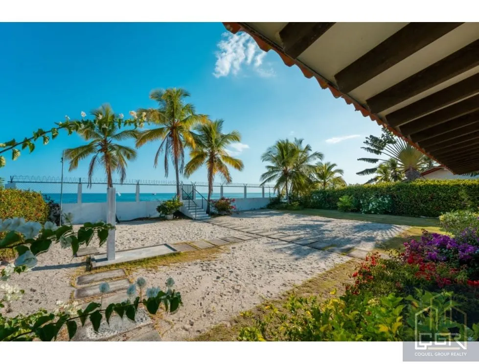 Beachfront House for Sale in Playa Blanca - Farallón - Panama