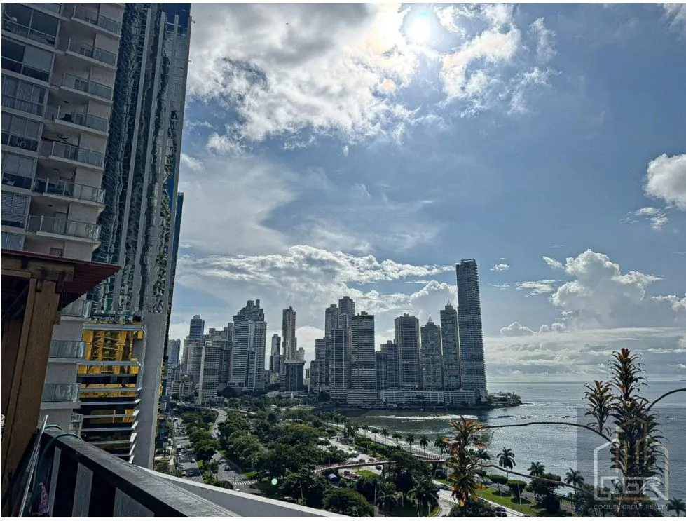 Venta de apartamento con linea blanca PH Condesa del Mar, Ave. Balboa