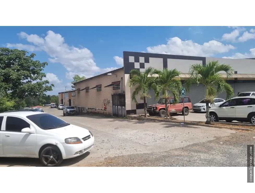 VENTA DE TRES LOTES CON TERRENOS Y DOS (02) GALERAS, LA CHORRERA