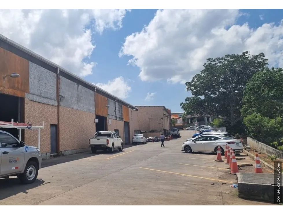 VENTA DE TRES LOTES CON TERRENOS Y DOS (02) GALERAS, LA CHORRERA